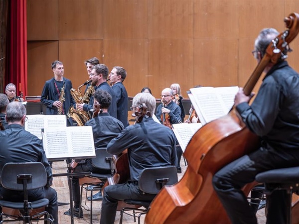 Crítica / Philip Glass, por Kebyart y la Real Filharmonía de Galicia - por Ramón García Balado