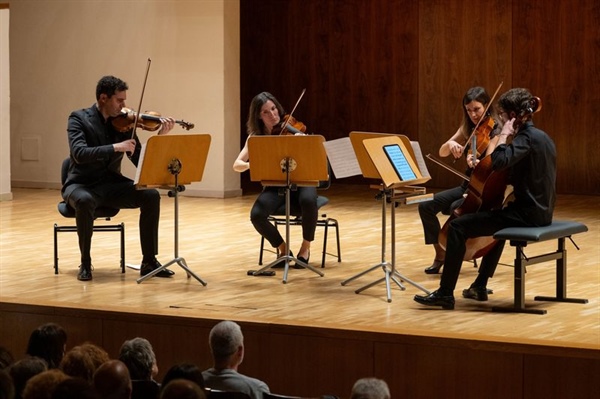 Crítica / Cuartetos en tempo inverso - por Luis Mazorra Incera