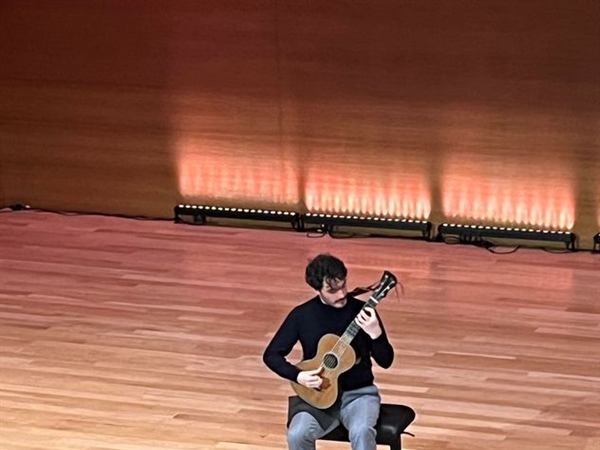 Crítica / La esplendorosa guitarra romántica de Gabriel Bianco - por José Antonio Cantón