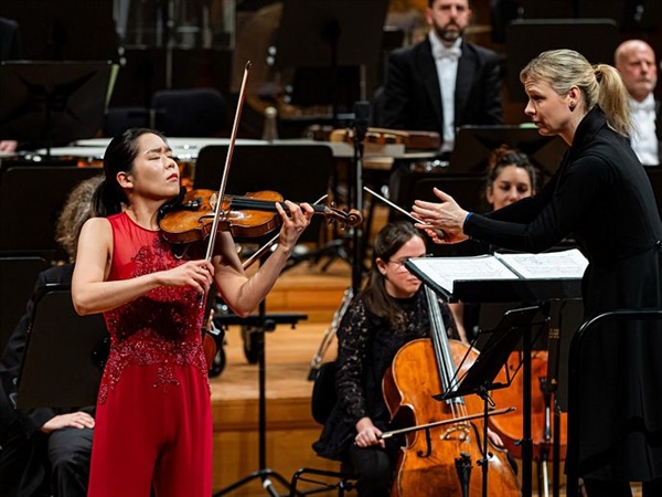 Crítica / Lluvia, Amor y Esther Yoo, violinista extraordinaria - por José M. Morate Moyano