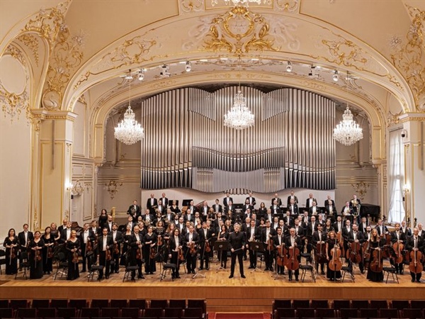 La Filarmónica Eslovaca y Daniel Raiskin, de gira por España con Ibermúsica