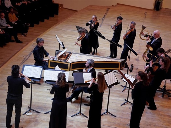 Crítica / Sólida interpretación historicista - por José Antonio Cantón