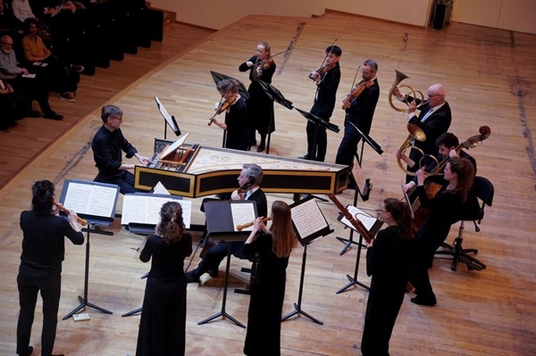 Crítica / Sólida interpretación historicista - por José Antonio Cantón