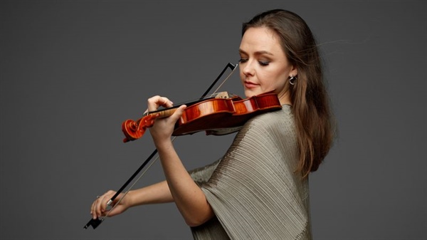 Crítica / Alexandra Conunova, impactante violinista - por José Antonio Cantón