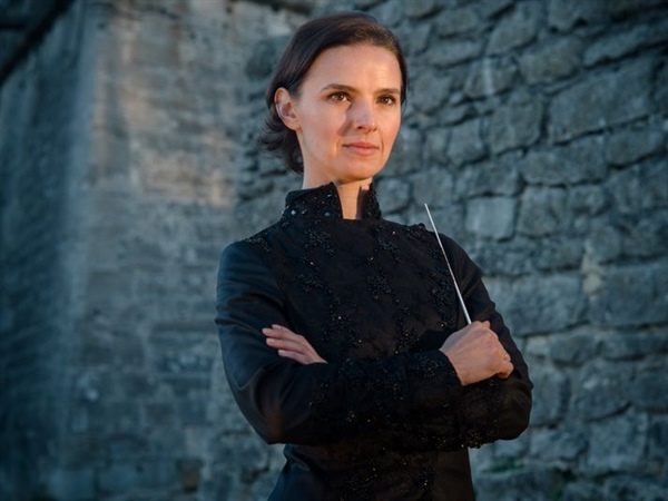 Oksana Lyniv debuta al frente de la OCNE con el Réquiem de Dvořák