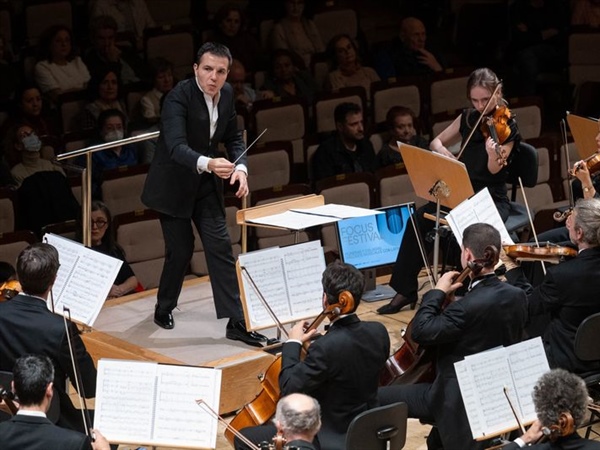 Crítica / Hacia la memoria: el exilio como olvido y mordaza - por Justino Losada