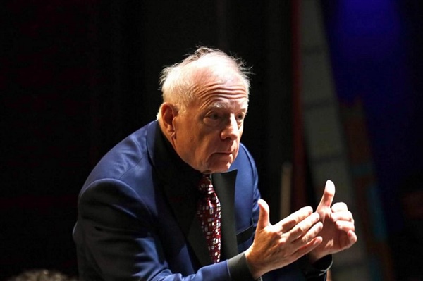 Crítica / Tres joyas tañidas por un artesano de época - por Luis Suárez