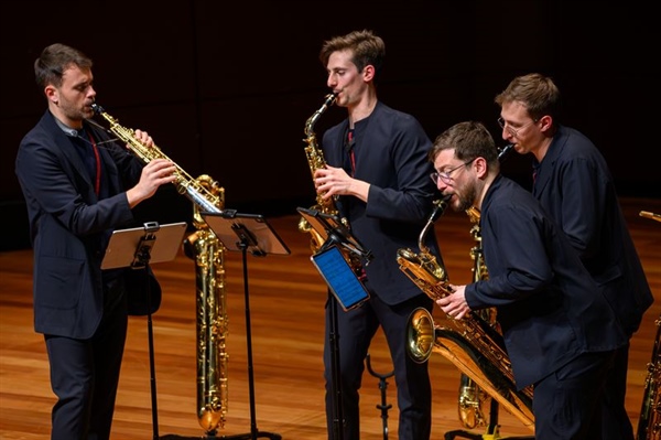 Crítica / Exploración pulsante - por Luis Mazorra Incera