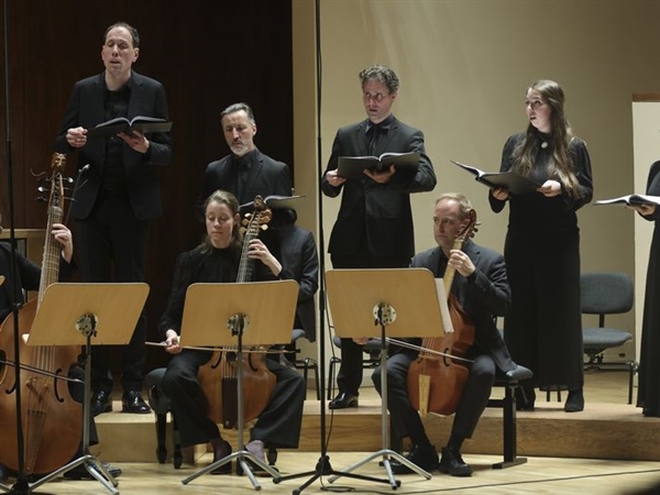 Crítica / Vox Luminis regresa a sus orígenes con un repertorio asombroso - por Simón Andueza