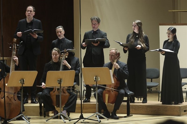 Crítica / Vox Luminis regresa a sus orígenes con un repertorio asombroso - por Simón Andueza