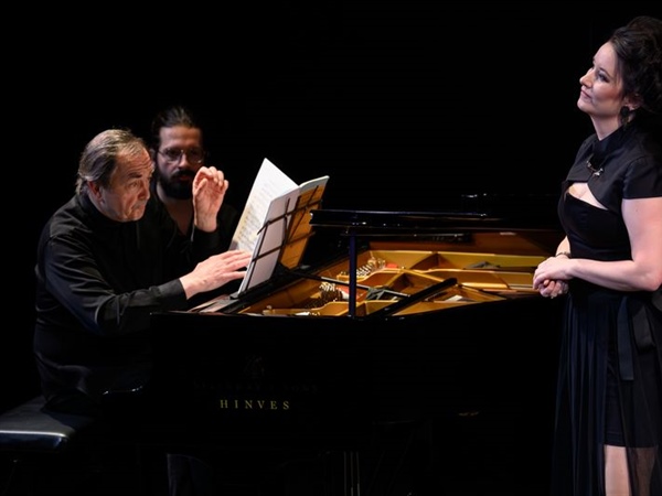Crítica / Una soprano con más oficio que genio y un gran pianista - por Francisco Villalba