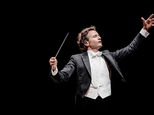 Crítica / Artesanía de la expresión - por Justino Losada