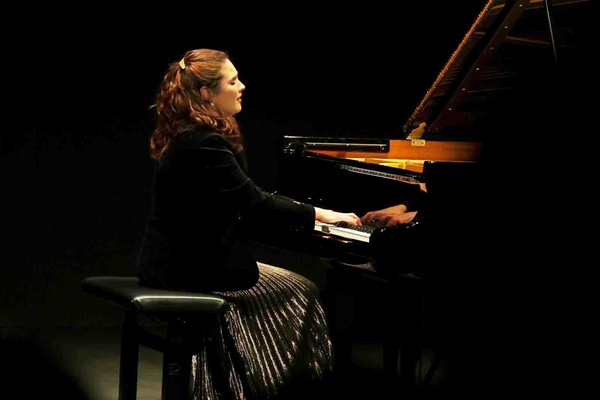 Crítica / De notas y pinceles, por casualidad - por Blanca Gutiérrez Cardona