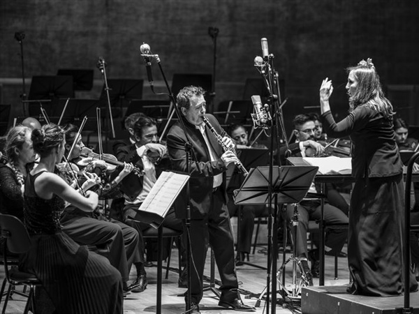 Crítica / Temperamental dirección de Joana Carneiro - por José Antonio Cantón