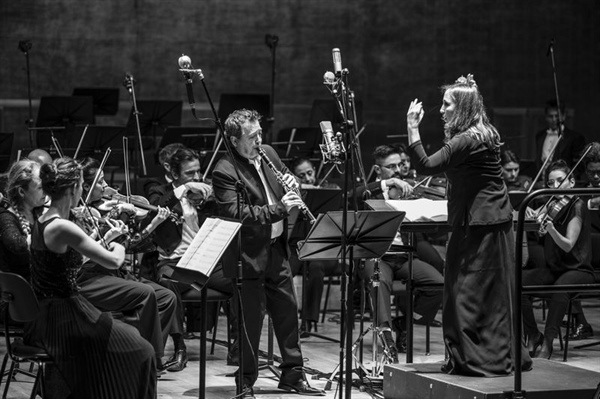 Crítica / Temperamental dirección de Joana Carneiro - por José Antonio Cantón