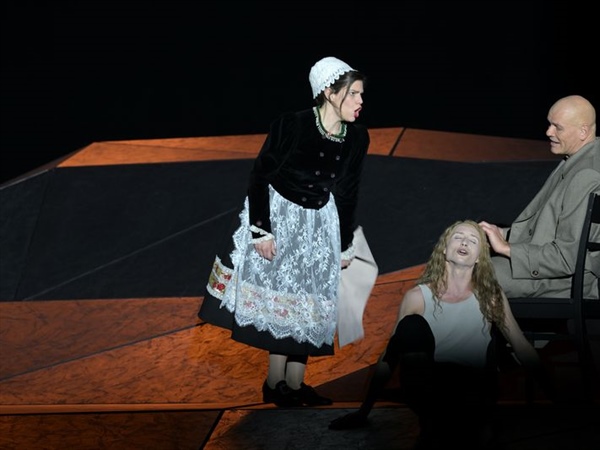 Crítica / Frankfurt se divierte, Frankfurt se horroriza - por Jerónimo Marín