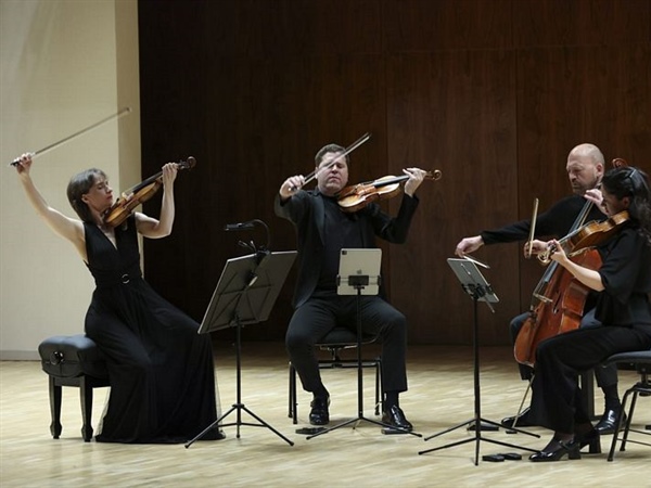 Crítica / Extraordinario colofón del Cuarteto Casals - por Justino Losada