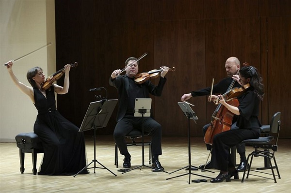 Crítica / Extraordinario colofón del Cuarteto Casals - por Justino Losada