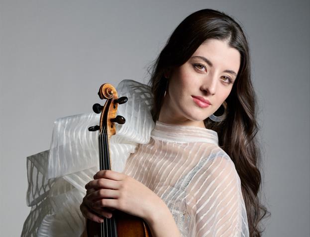 María Dueñas, una de las violinistas más admiradas, llega por primera vez al CNDM