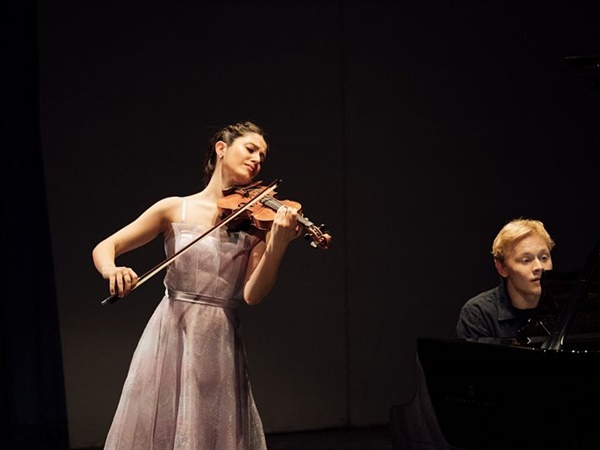 Crítica / La prodigiosa musicalidad de María Dueñas - por José Antonio Cantón