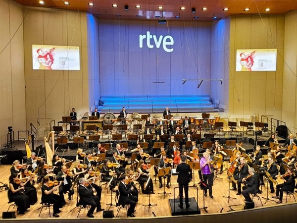 Crítica / Enriqueciendo el recuerdo - por Justino Losada