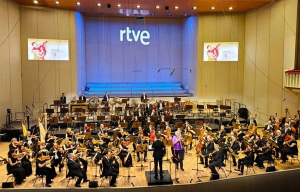 Crítica / Enriqueciendo el recuerdo - por Justino Losada