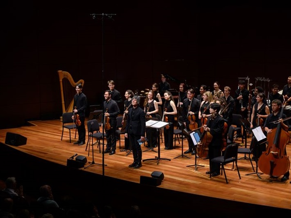 Crítica / Sinfonietta - por Luis Mazorra Incera