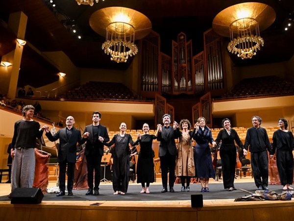 Crítica / Debutando - por Justino Losada