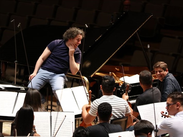 Javier Perianes graba Noches en los jardines de España junto a Gustavo Dudamel y la Sinfónica Simón Bolívar