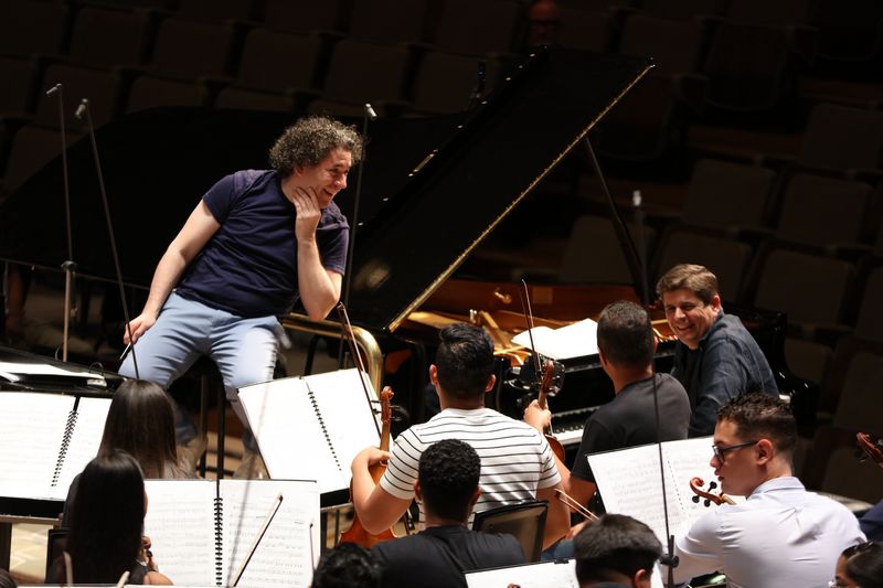 Javier Perianes graba Noches en los jardines de España junto a Gustavo Dudamel y la Sinfónica Simón Bolívar