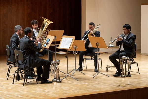 Crítica / Caballeros andantes hacia las tierras de Ícaro - por Luis Mazorra Incera