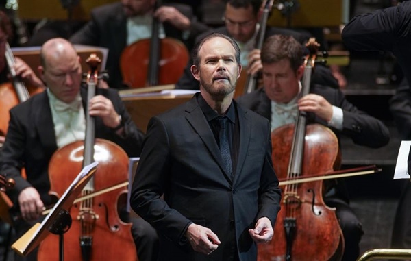 Crítica / Un gran interprete - por Francisco Villalba