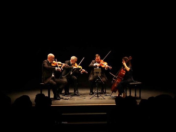 Crítica / Y la nave va - por Juan Gómez Espinosa