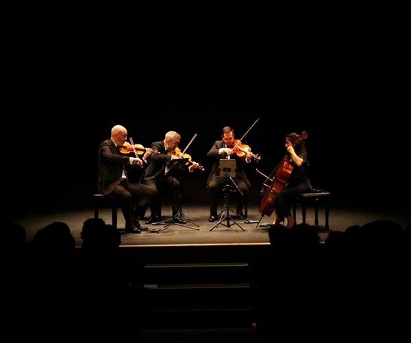 Crítica / Y la nave va - por Juan Gómez Espinosa