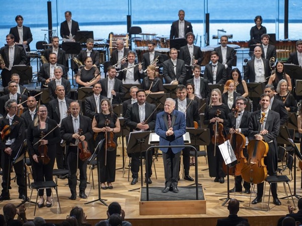 Crítica / Slatkin y la Filarmónica de Gran Canaria en un concierto ejemplar - por Juan F. Román
