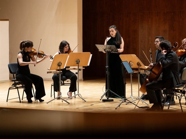 Crítica / De la India a Mozart - por Luis Mazorra Incera