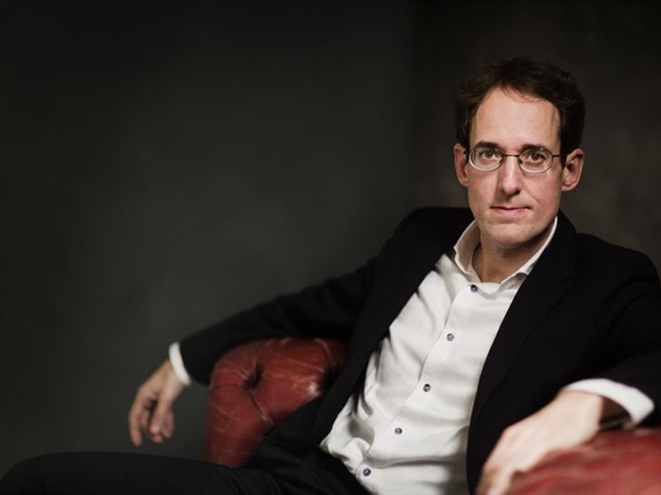 Pablo González regresa al podio de la OCNE con obras de Boulanger, Debussy y Chaikovski