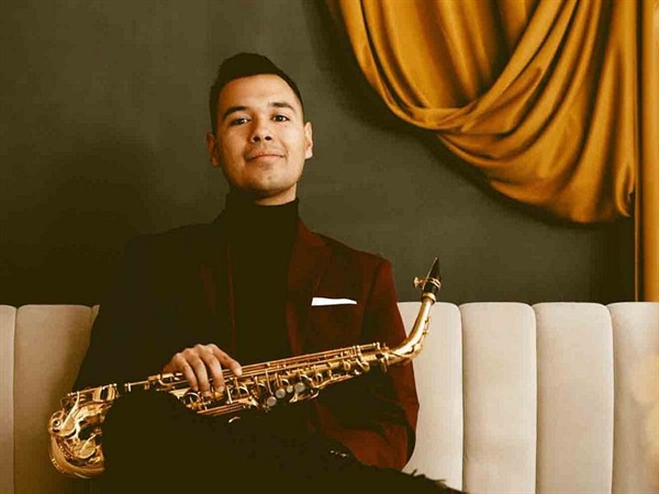 Salvador Flores