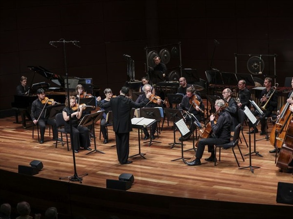 Crítica / Homenajes encadenados - por Luis Mazorra Incera