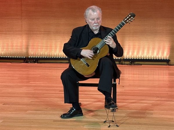 Crítica / Manuel Barrueco, un aristócrata de la guitarra - por José Antonio Cantón