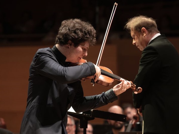 Crítica / El lirismo del Brahms de Augustin Hadelich - por Juan Carlos Moreno