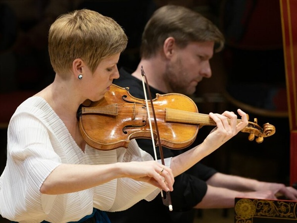 Isabelle Faust y Kristian Bezuidenhout cierran una temporada histórica en Círculo de Cámara