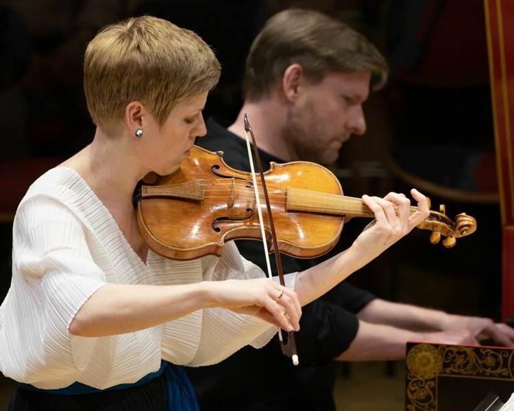 Isabelle Faust y Kristian Bezuidenhout cierran una temporada histórica en Círculo de Cámara