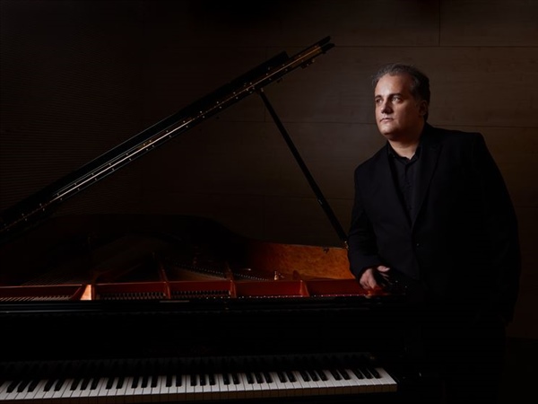El pianista Josu De Solaun rendirá homenaje a José Iturbi con dos estrenos en el Palau de la Música