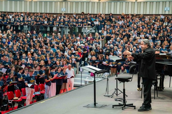 Crítica / Riccardo Muti y su mega coro en el festival de Ravenna de 2026 - por Agustín Blanco Bazán
