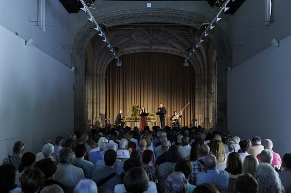 Crítica / Capilla Santa María en el Festival de Granada. el canto en su espejo - por Mercedes García Molina