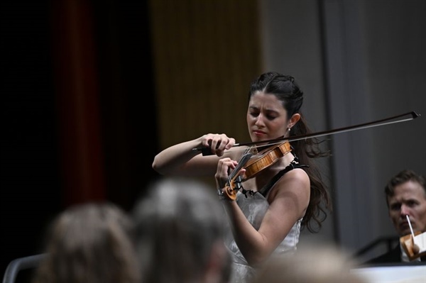 Crítica / María Dueñas brilla y Stenhammar sorprende en el FIS - por Darío Fernández Ruiz