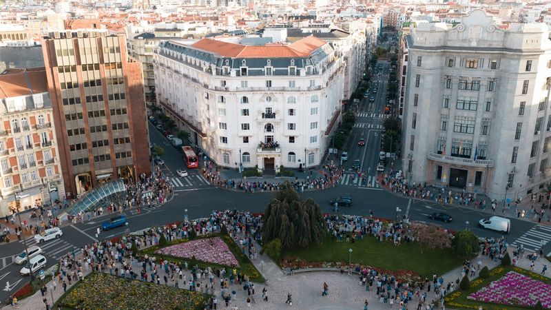 La ópera convierte el Hotel Carlton en un escenario abierto en Bilbao