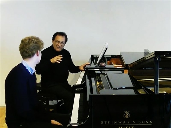 El pianista Daniel Levy brinda clases de perfeccionamiento en Madrid