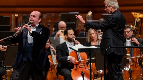 Crítica / La OSCyL abrió temporada con el magnífico oboísta François Leleux - por José M. Morate Moyano